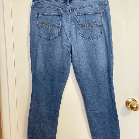 R Jeans size 32 petite, in great condition . - Picture 4 of 5